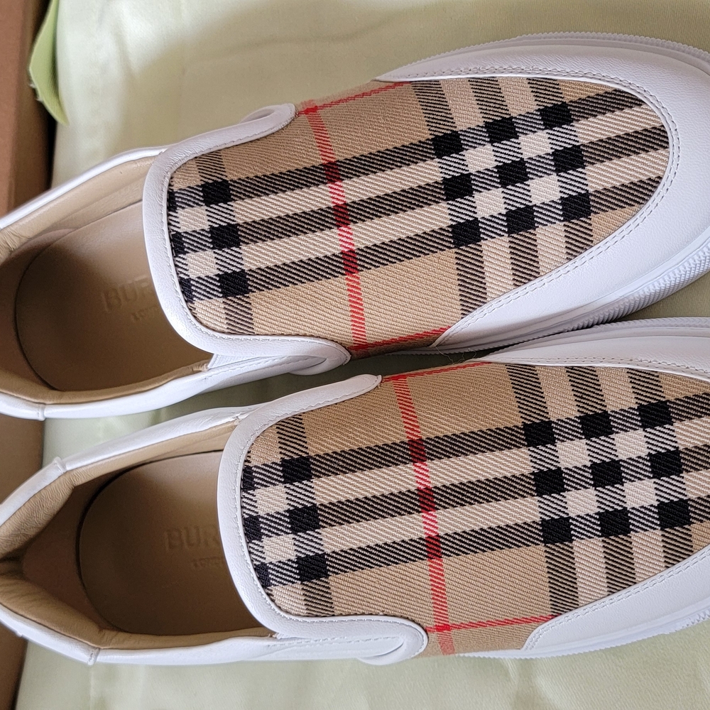 Burberry Womens Low Top Sneackers White And Tan  Shoes